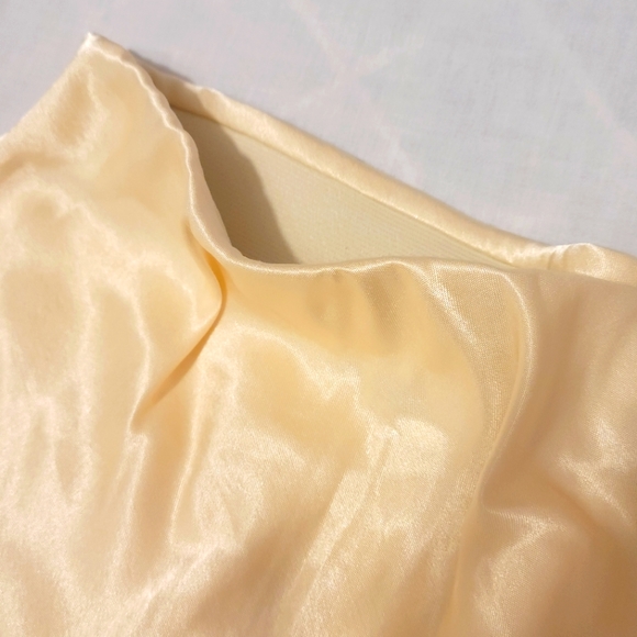 Satin skirt - Picture 2 of 3